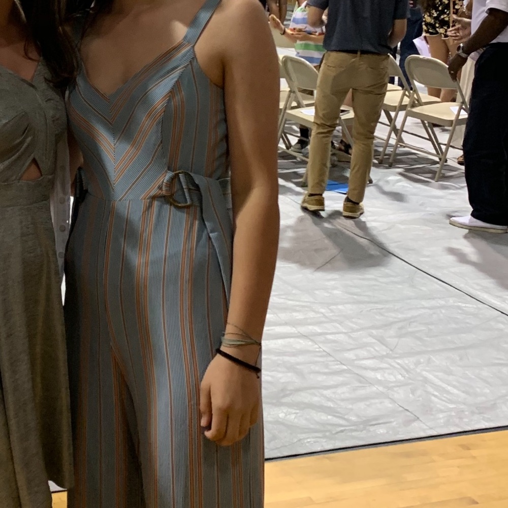 Elegant Jumpsuit with Spaghetti Straps and Fitted Silhouette